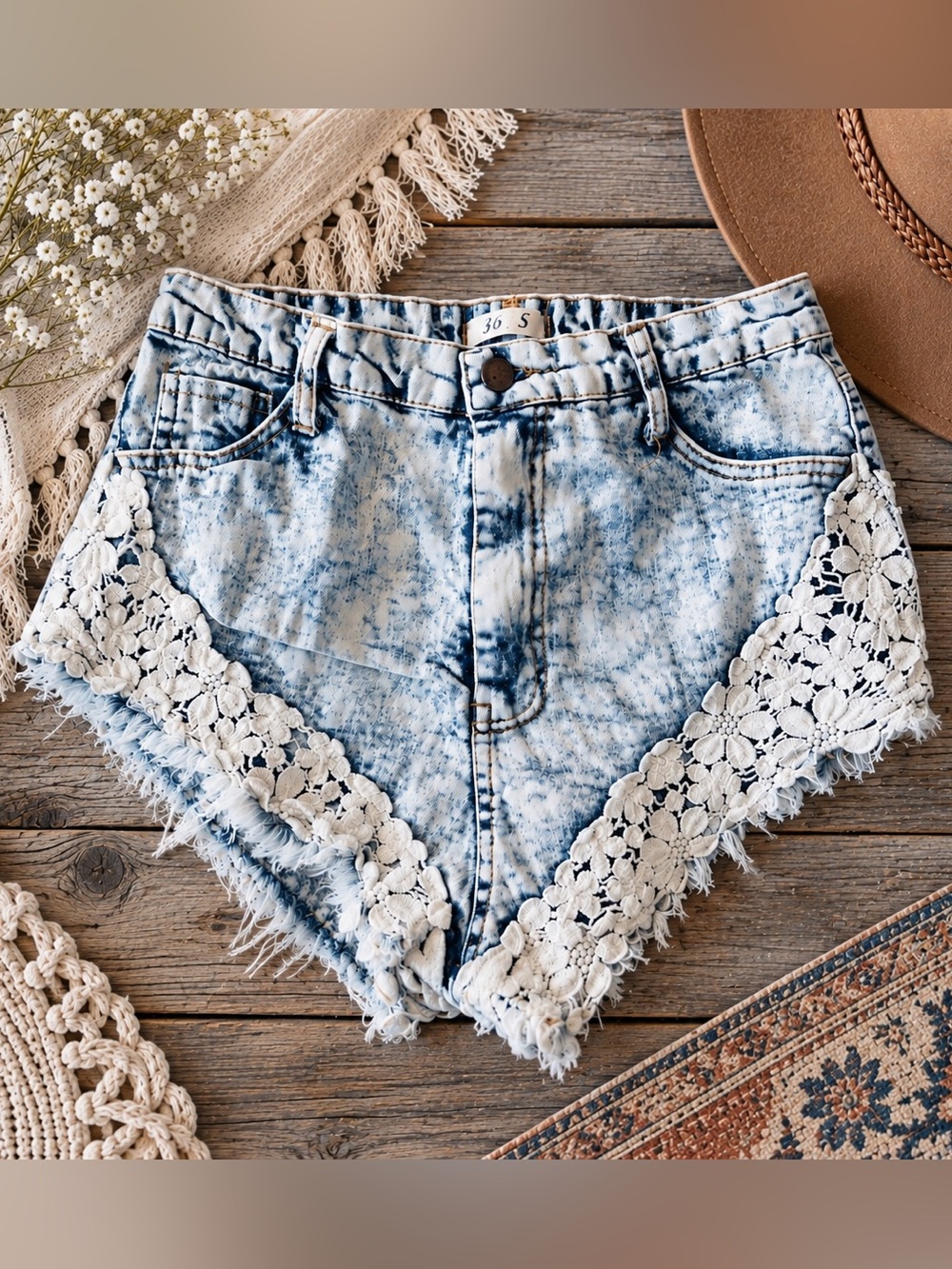 36 Point 5 High-Waisted Lace Trim Acid Wash Denim Shorts. Size Medium. NWOT.